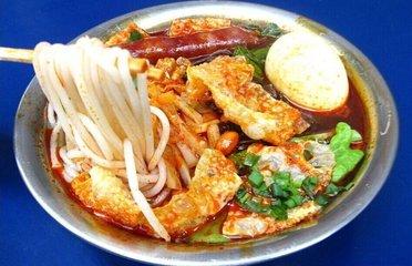 网友爆料视频螺蛳粉店,这家螺蛳粉店竟如此火爆，排队人潮涌动！  第2张